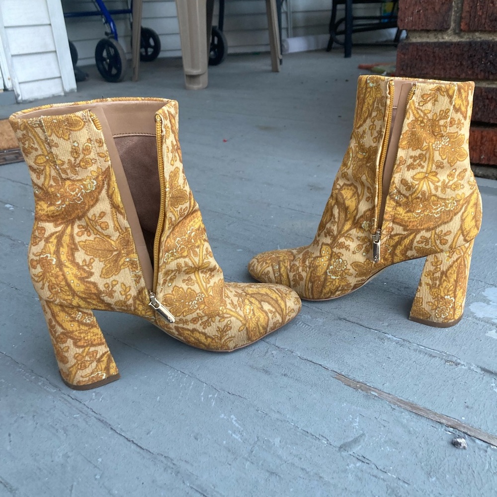 Stunning groovy heeled ankle boots! Paisley and Corduroy